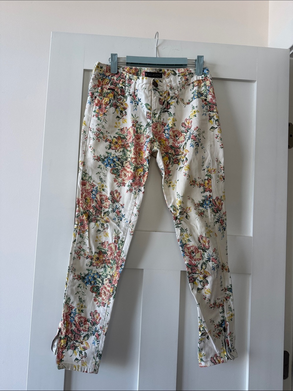 Billabong Cream Floral Skinny Pants with Pink, Yellow & Blue Flowers